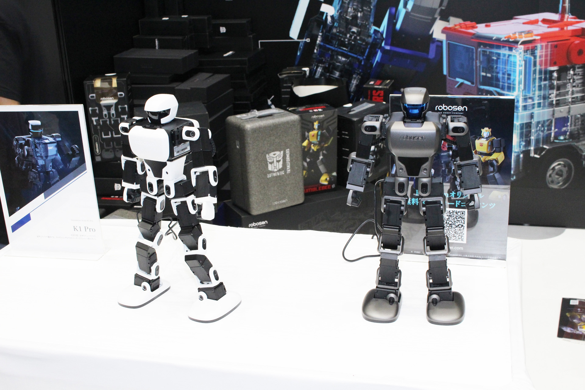 こちらは同社オリジナルデザインのエンターテインメントロボット、「K1」と「K1 Pro」