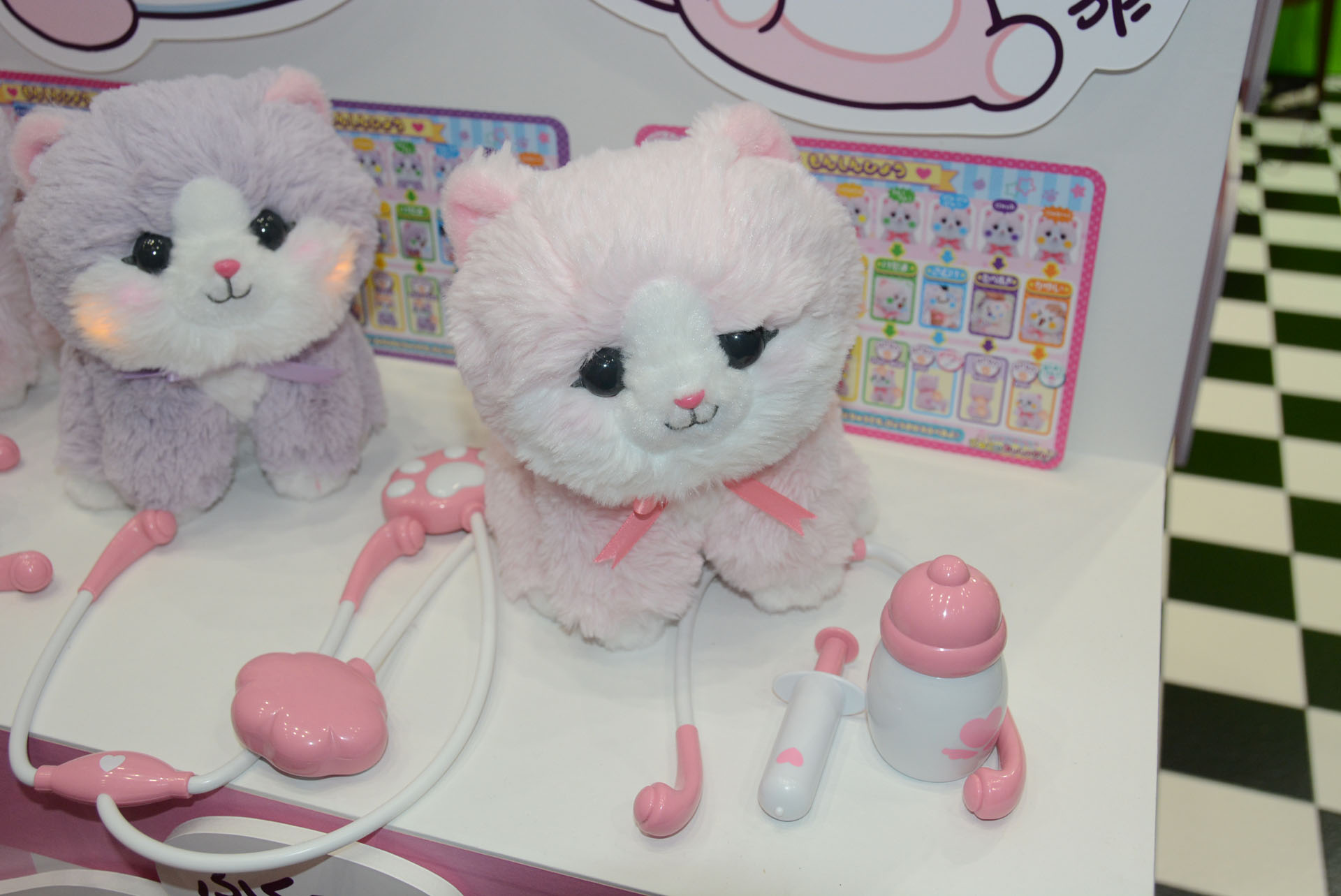 セガトイズ「なおしてあげる！こねこのおいしゃさん」はいろいろな病気になる子猫を治すお医者さんごっこが楽しめる玩具