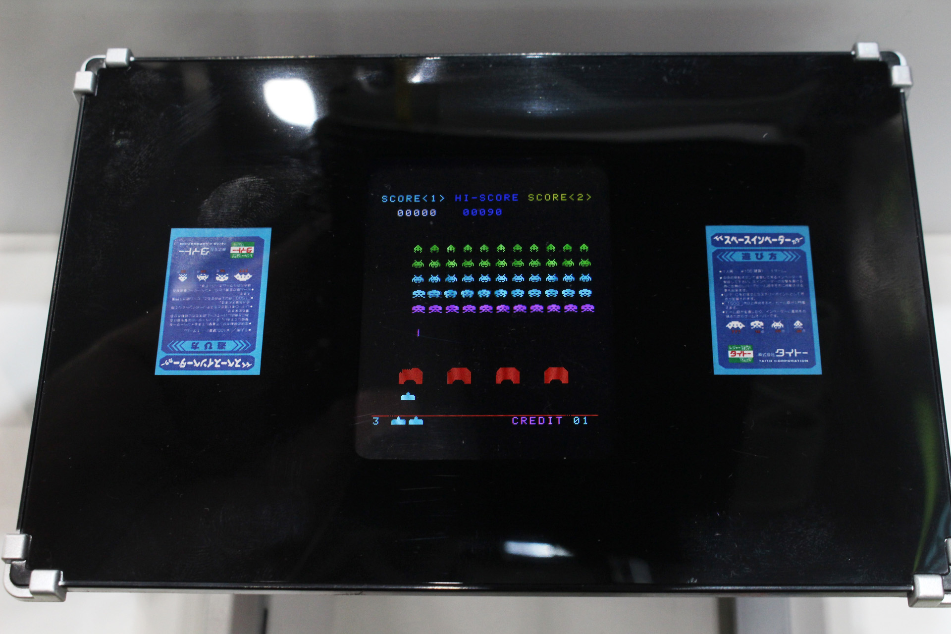 画面には2.8インチのTFT液晶を採用し、実際にゲームを遊べる。はめ込み合成のように見えるが、ちゃんと動いている