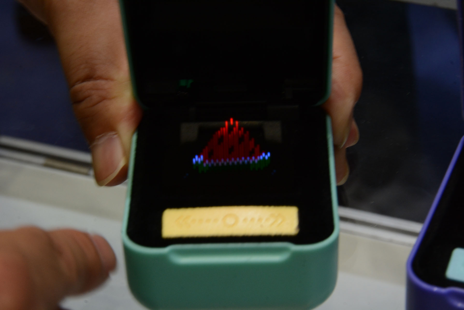 食べ物をあげるときちんと食べるアニメーションも