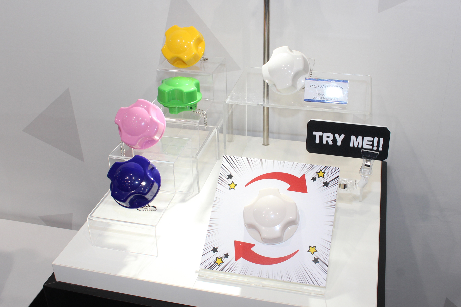 ガチャマシンのハンドルを同スケールで再現した「THE！ガチャハンドル」。実物と同様、回すとクリック音がして心地いい。10月発売予定、価格は1回400円（税込）