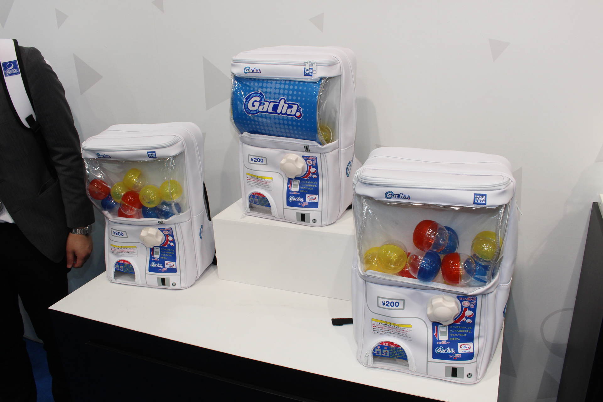 受注販売された「しょいガチャ」の試作品も展示。7月発送予定、価格は9,900円（税込）。現在受注は終了している