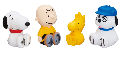 スヌーピーたちがかわいくおすわり「PEANUTS ソフビコレクション」7月
