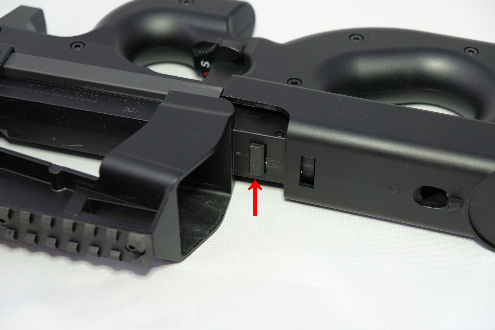 矢印がレシーバーロックボタン