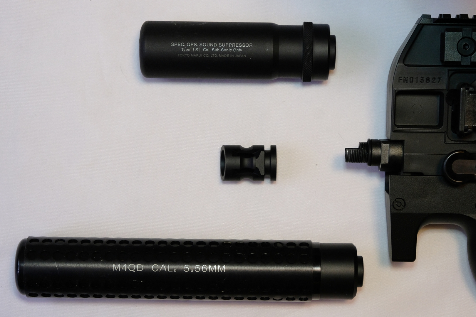 フロント部分は14mm逆ネジで、サプレッサーなどが装着できる