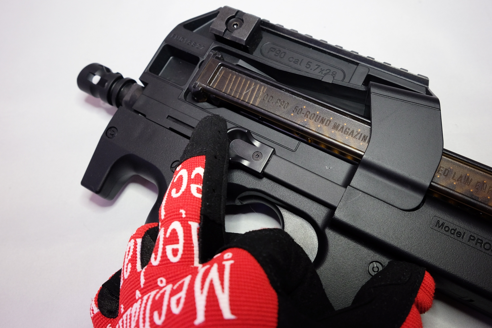 ダミーだが、コッキングの動作を行える