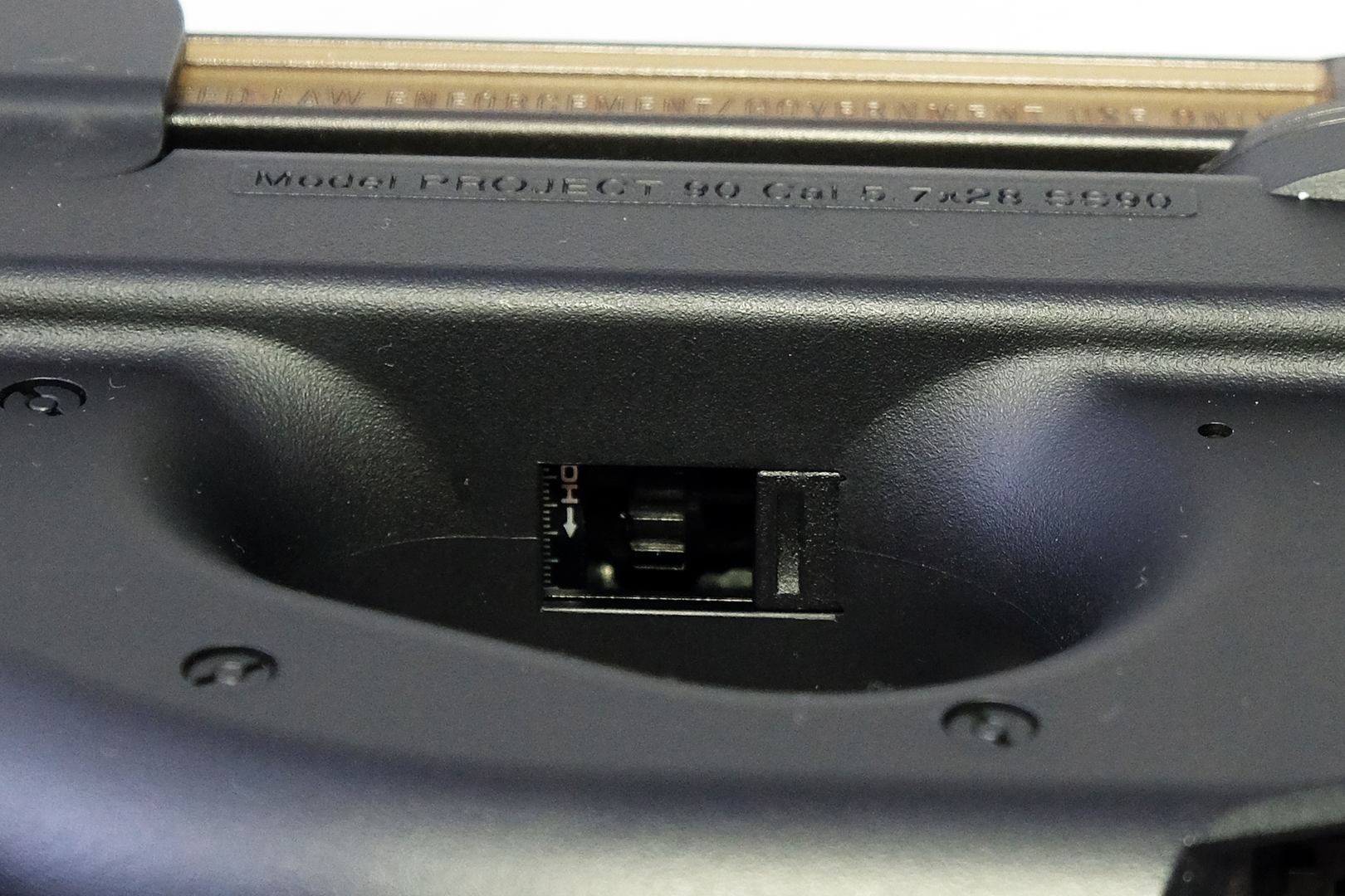 ホップ調整はグリップ上部のフタを開けてからから行なう