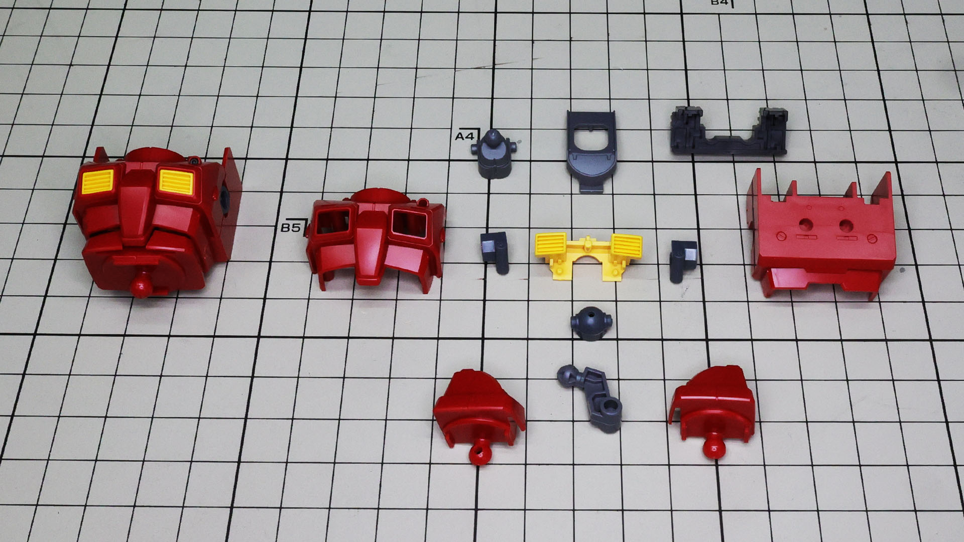 絞り込まれたパーツ数、最近のHGガンプラスタンダードな部位分割で特に腹部の可動性能が高そうです