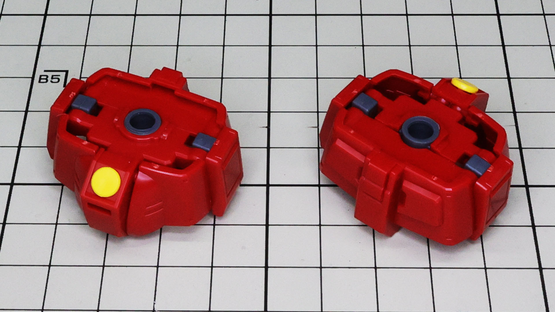 サイドの装甲は上方へのみ回転可動できます