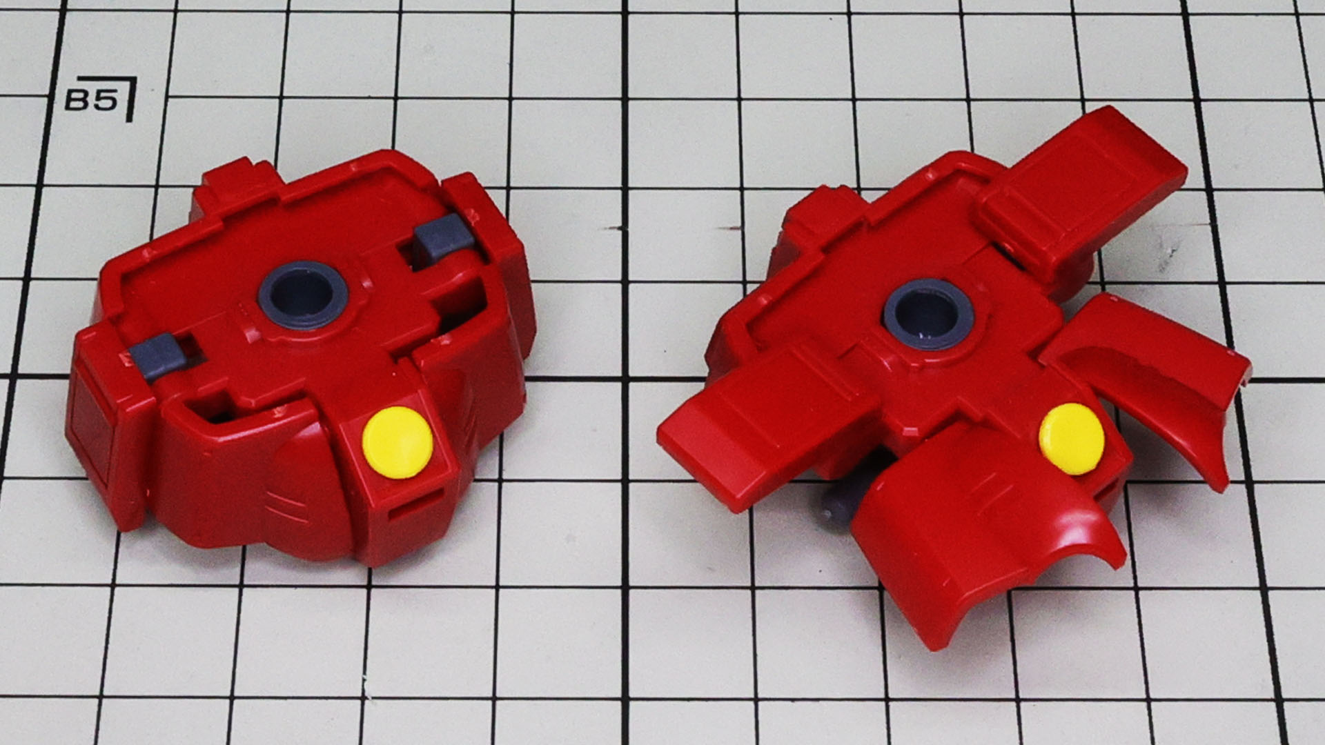 サイドの装甲は上方へのみ回転可動できます