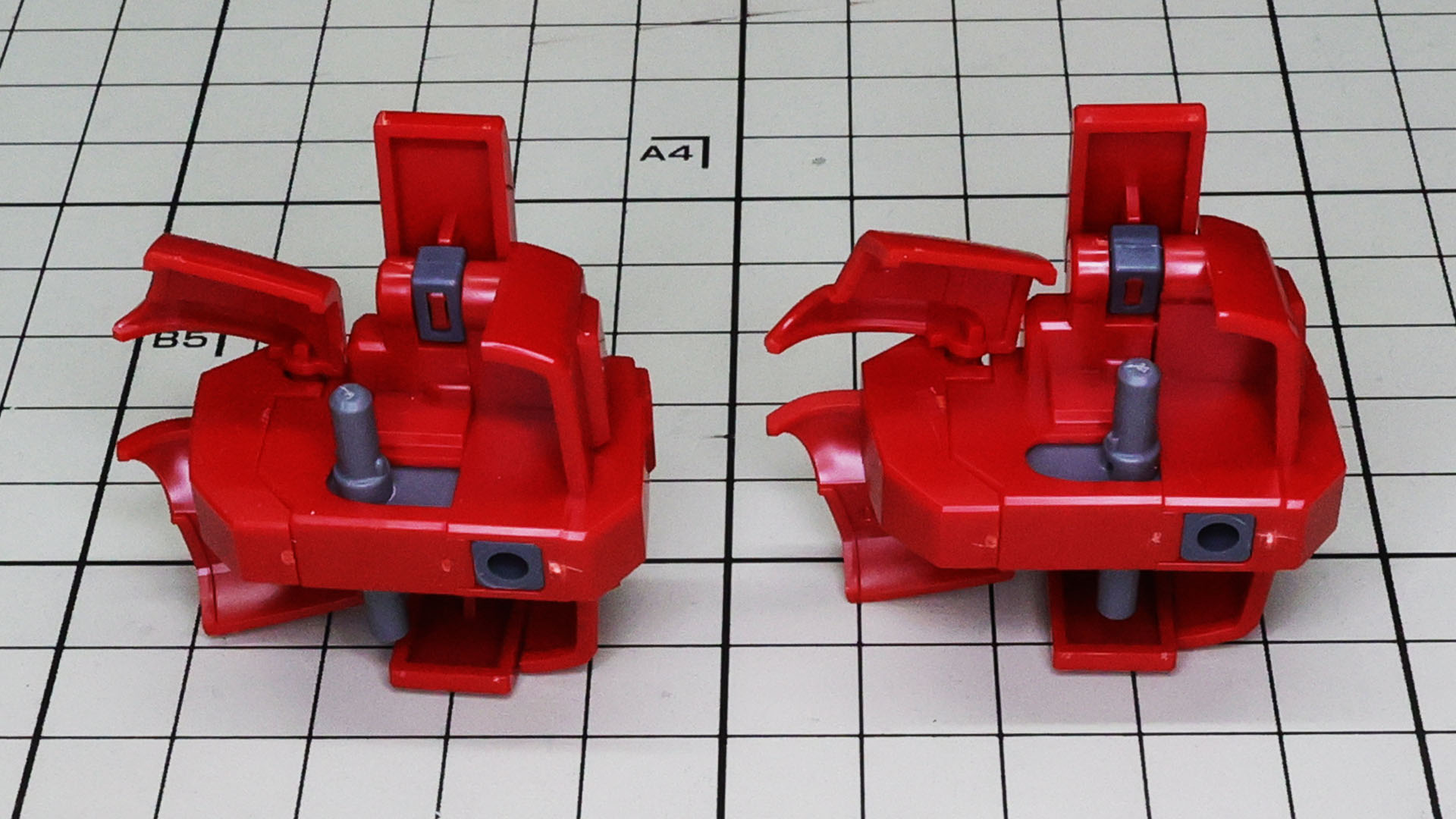 脚部接続の軸は両脚分を同時に前後スイングできます