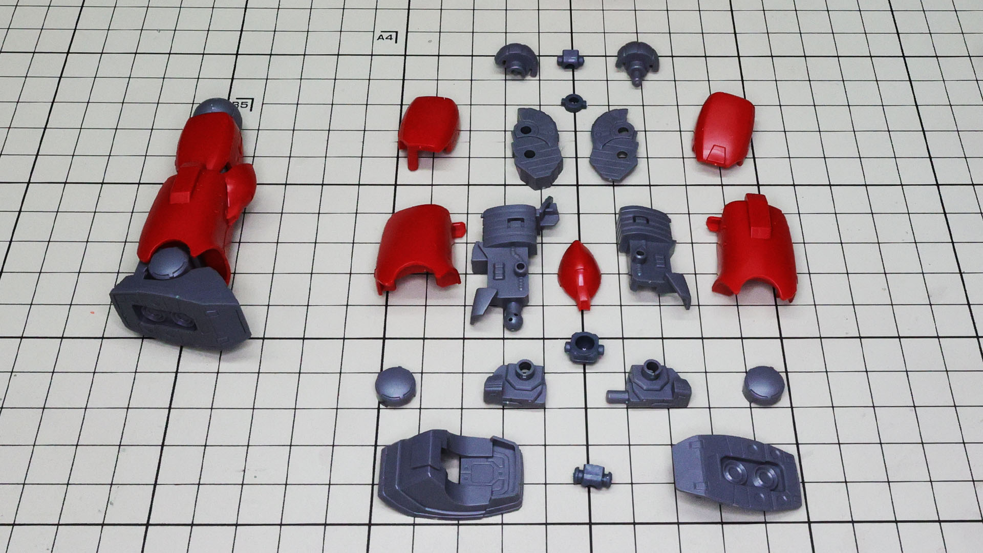 太いフレームが印象的な脚部