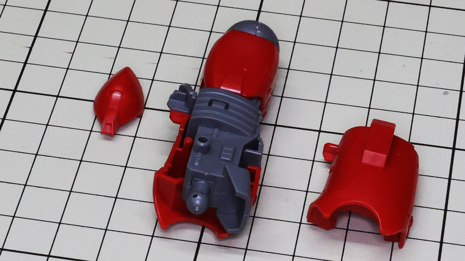 股関節、ソールとも接続すると脚部完成です