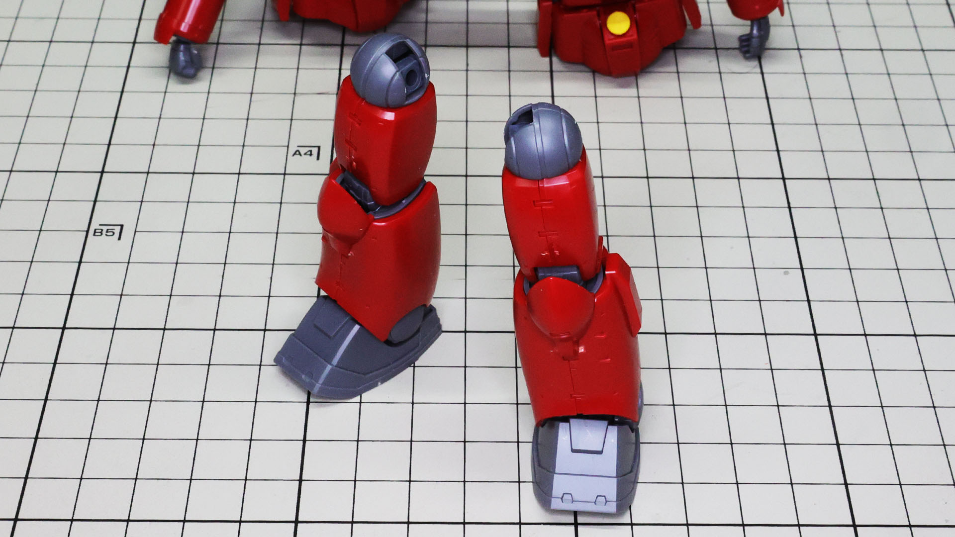 股関節、ソールとも接続すると脚部完成です