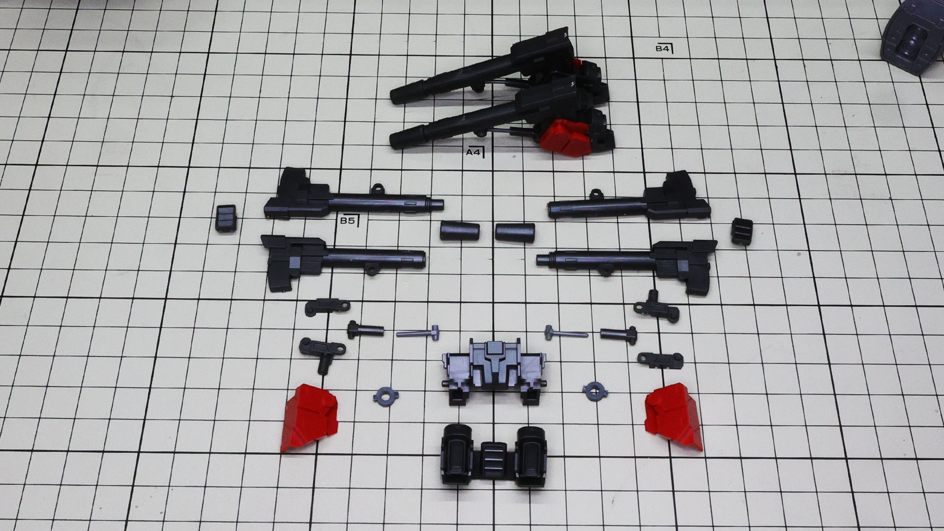 結構細かなパーツ割りのキャノン砲