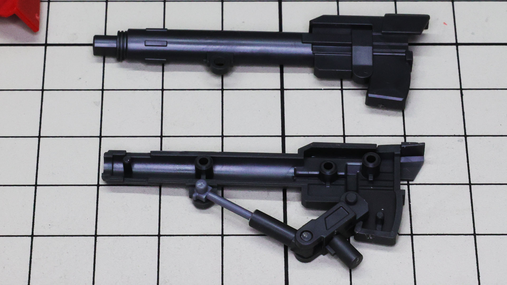 シリンダーが伸びた状態。軸はもっと別の金属色にすると異素材的な効果がありそうです