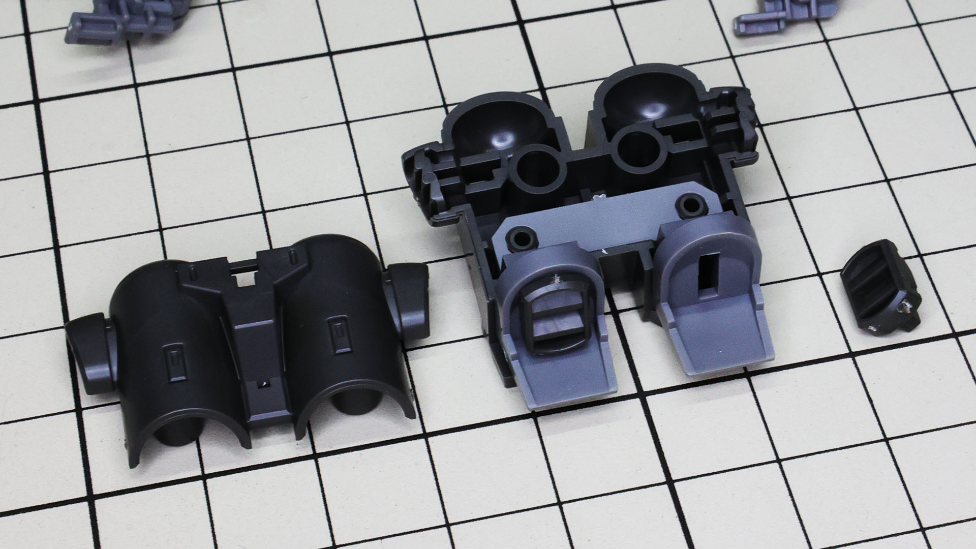 バックパックの推進基部はカラー分けされています