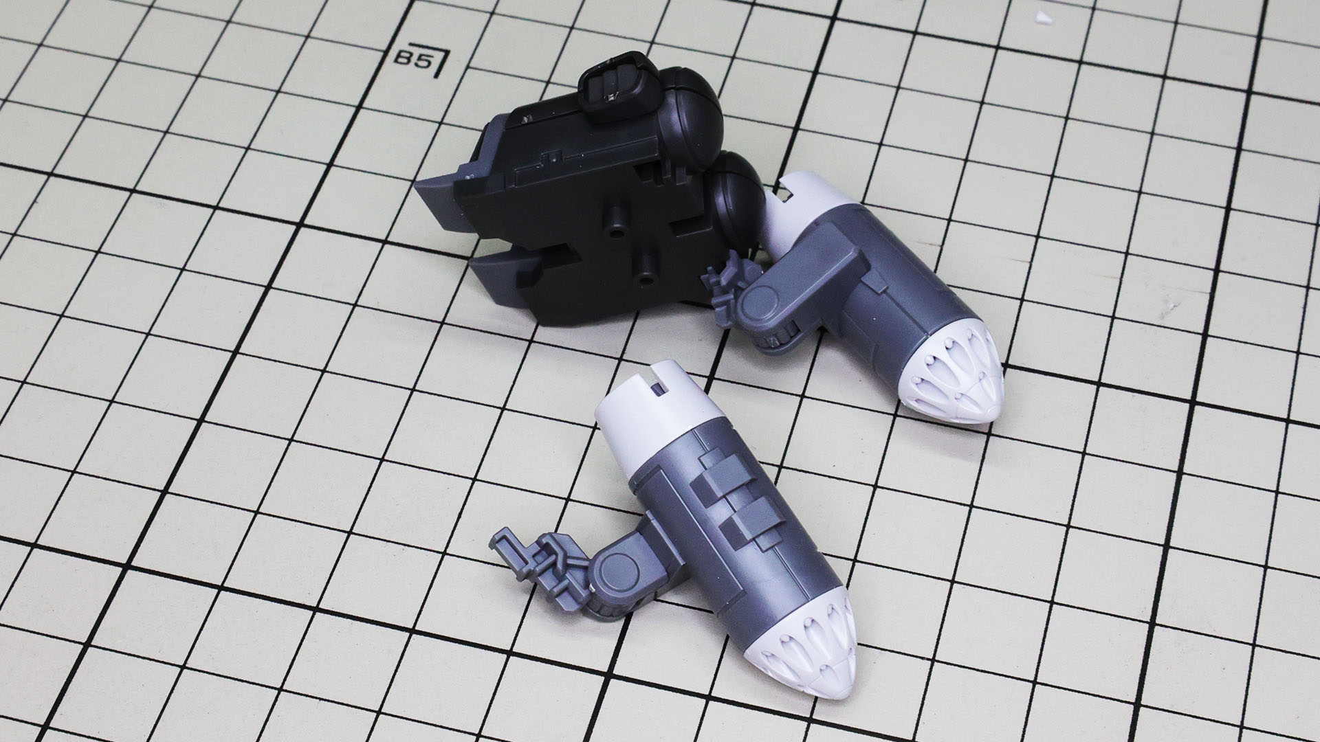 バックパックにランチャーのステーを差し込みます