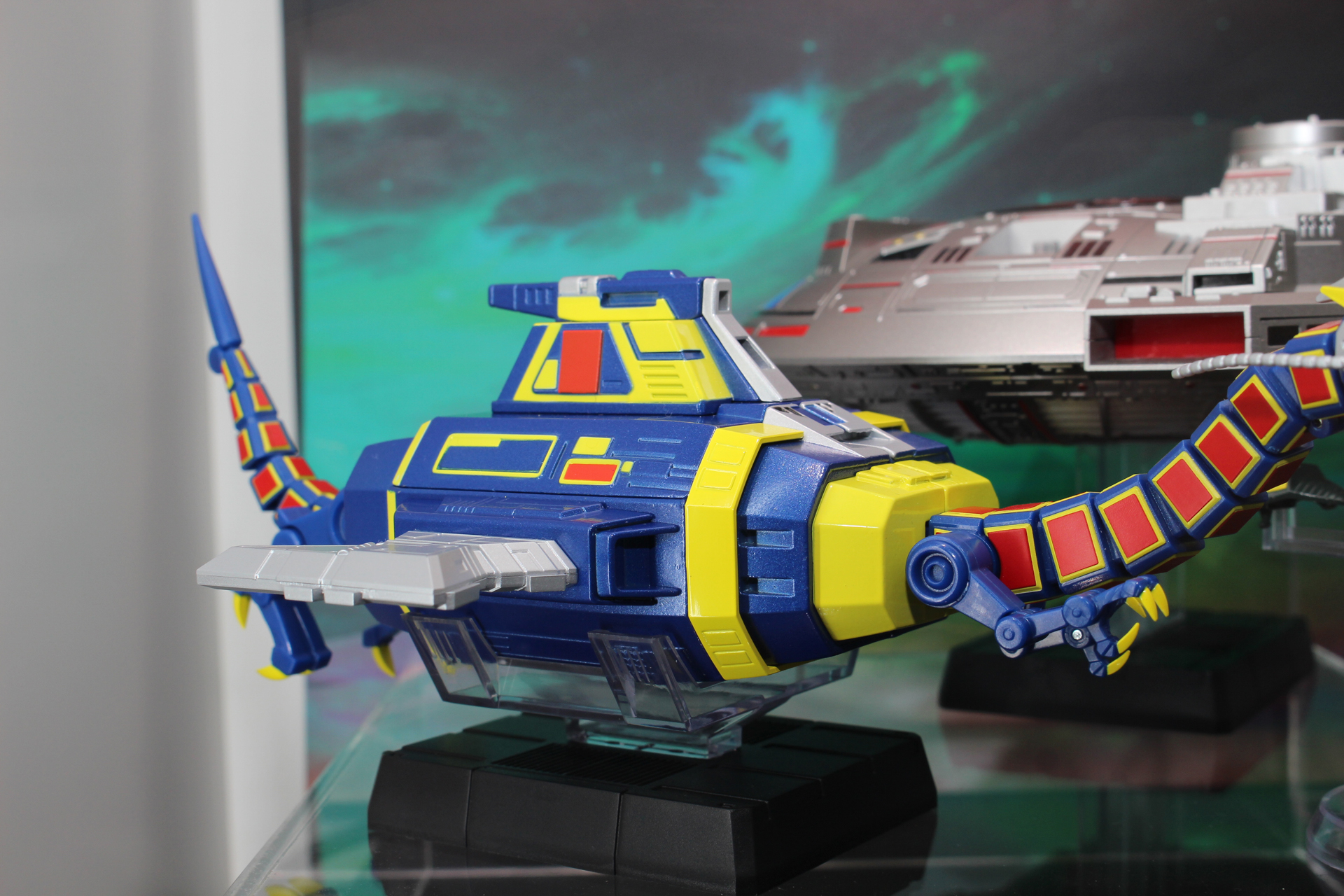 首、尻尾の他、四肢も可動する