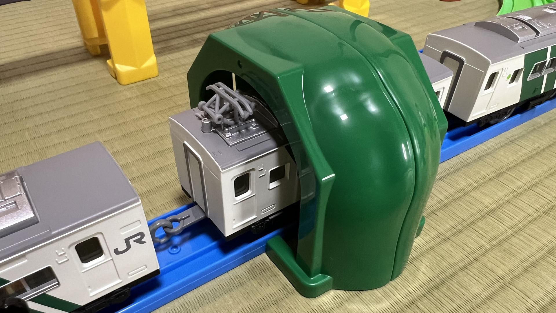 このトンネルは185系のハイタイプもクリアできた