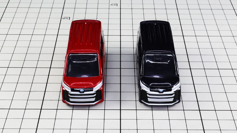 フロント：ぐっと押し出したマスクがかっこいい