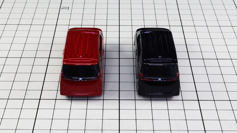 リア：ロゴを除いてこちらもヴォクシーと同じデザイン