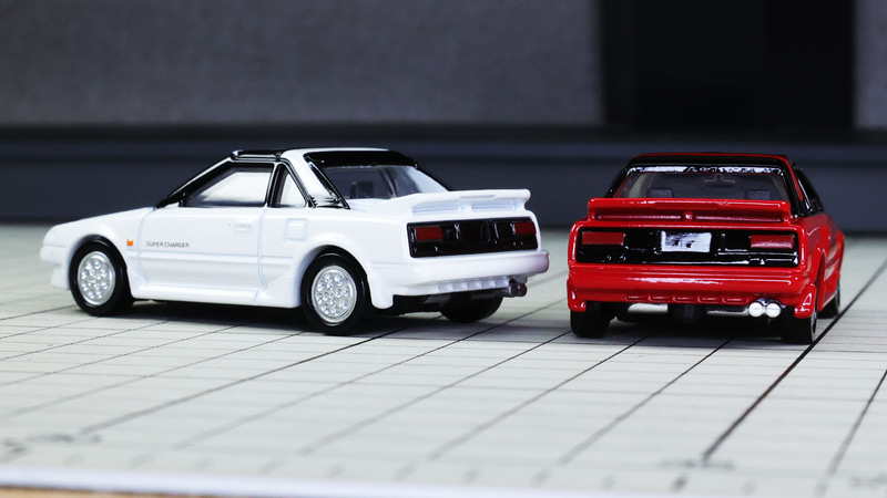 低い視点から見ると横一文字のリアエンドが押し出してきます