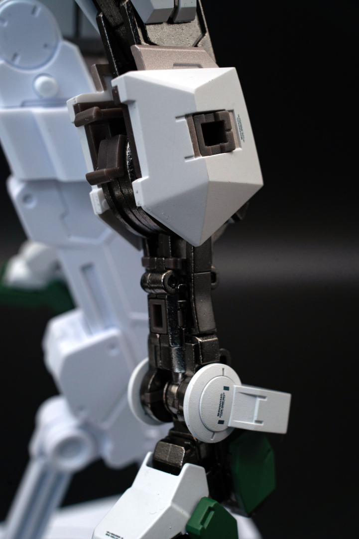 脚部装甲の着脱