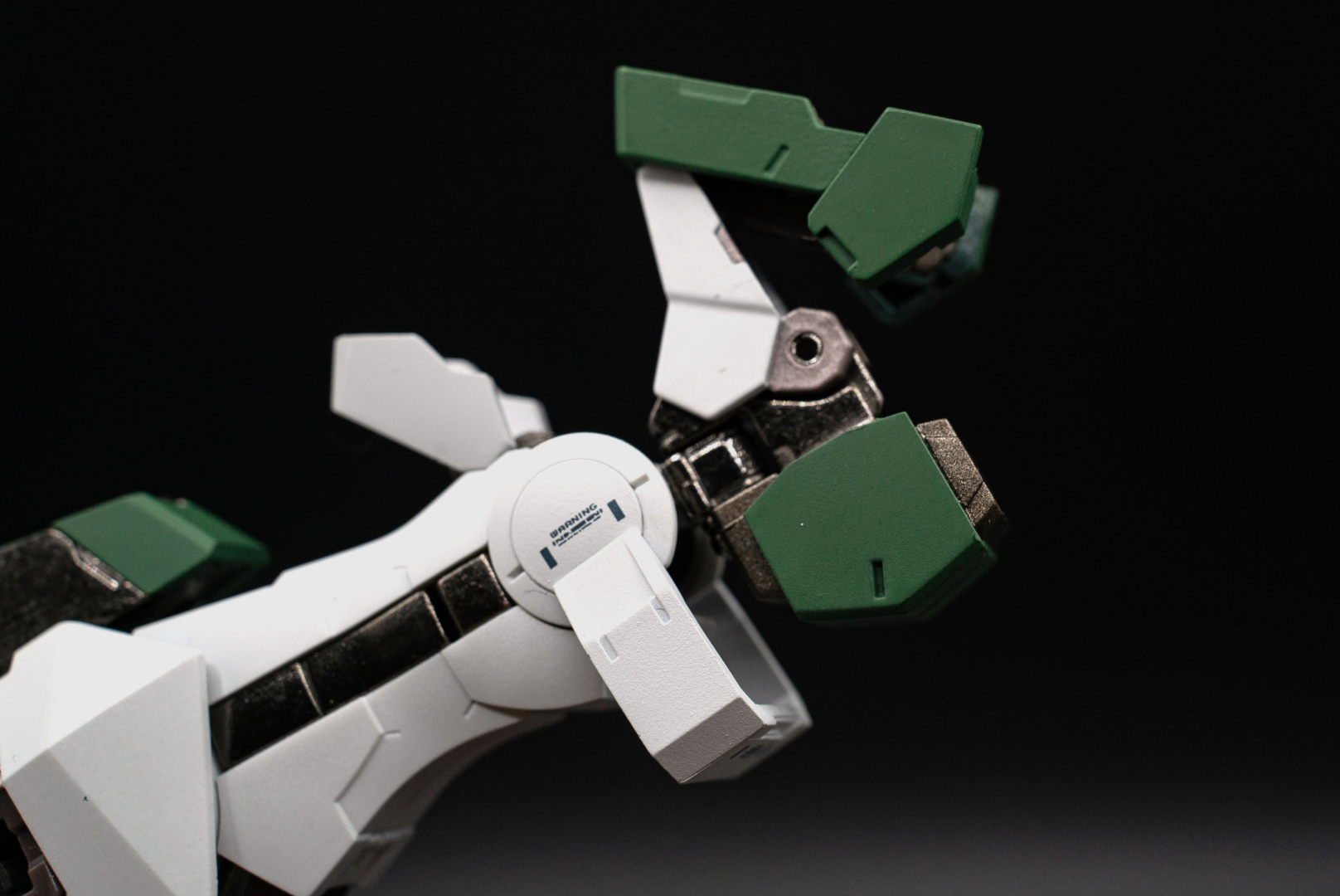 爪先も大きく可動する