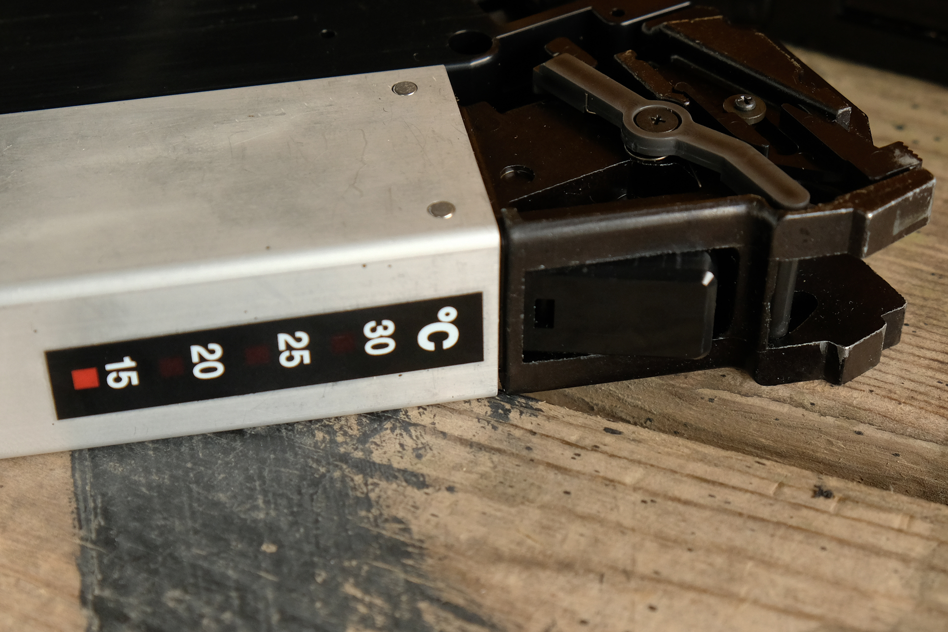 冷え切った状態では赤色になるのは1番下