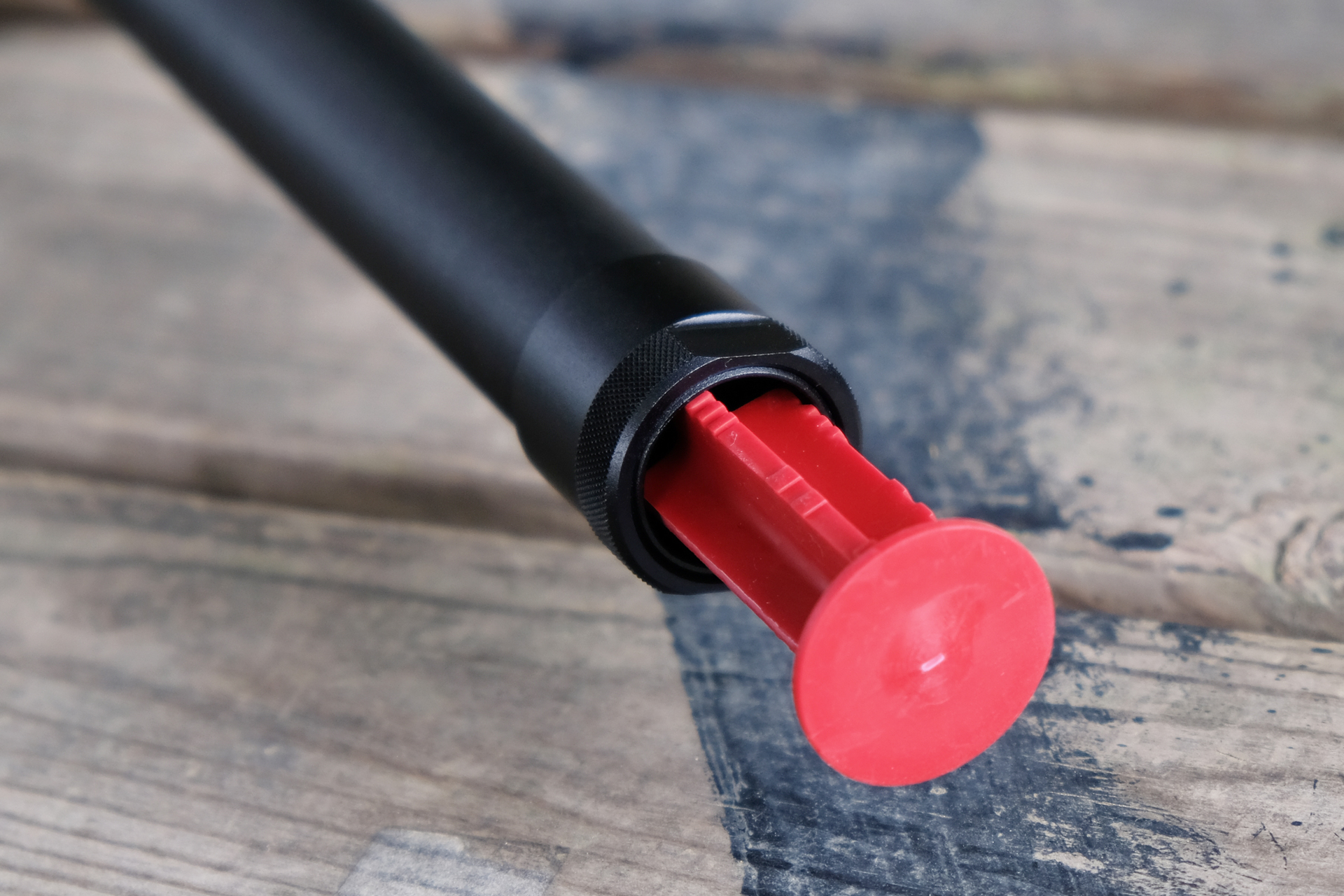 カラ撃ちする場合はマズルにキャップを取り付ける