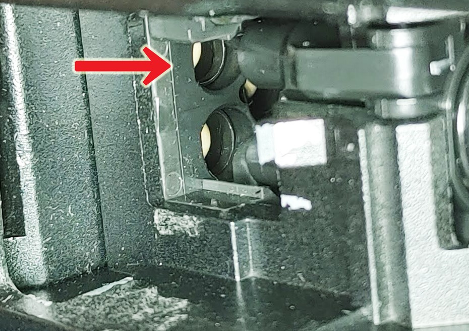 ボルトを引いてもチャンバーパッキン内にBB弾は留まる