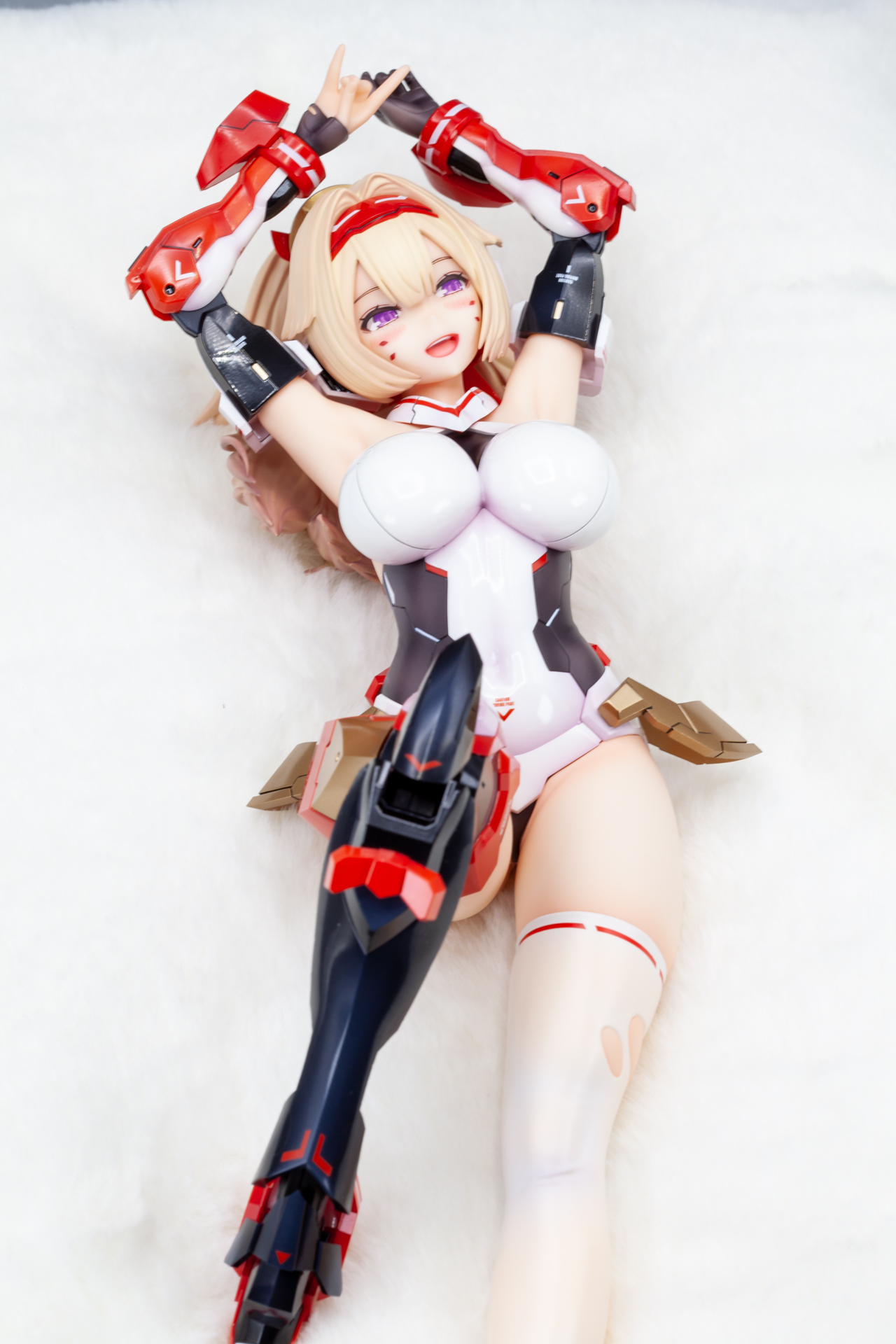 武装も簡易的な物になっているのでボディラインがはっきり分かる