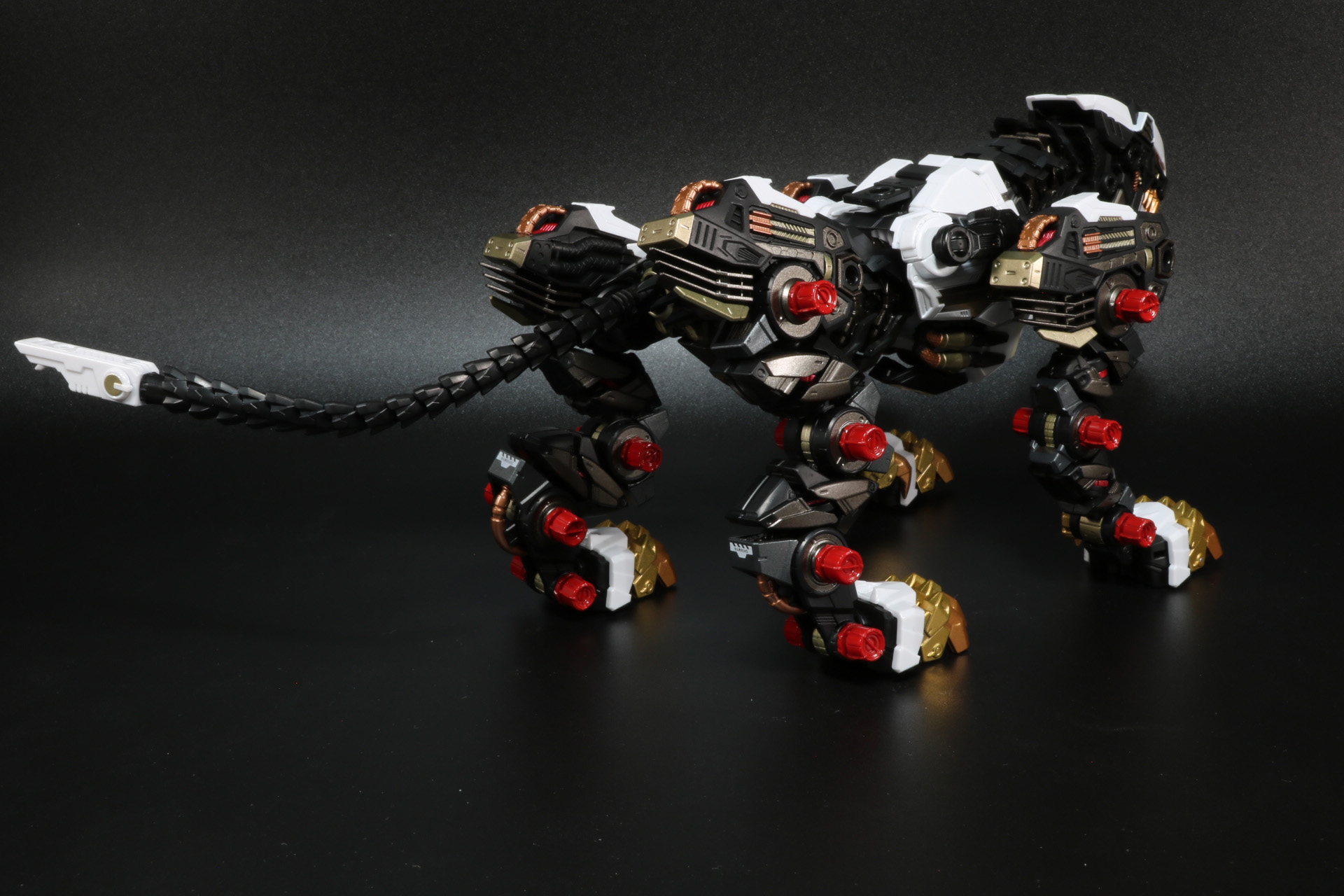 腰回りが細く、首も少し長めの印象