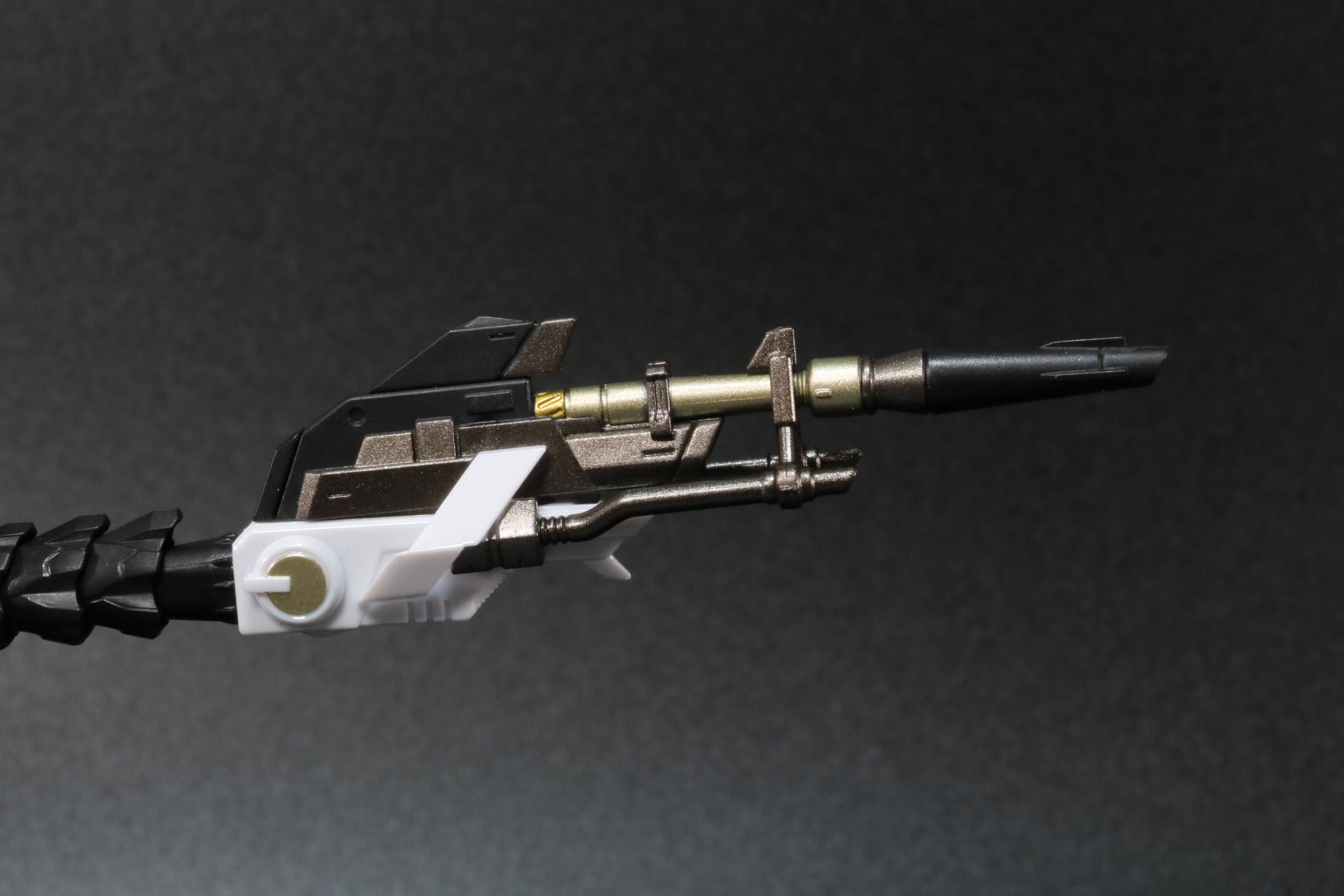 尻尾にはビームガンを装着