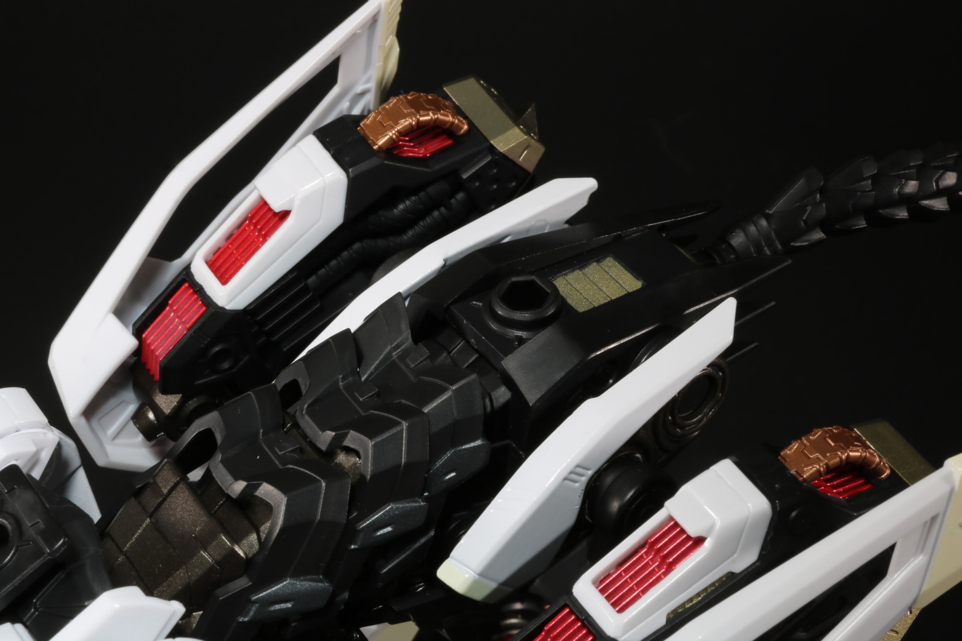 腰にはリアブースターを装着