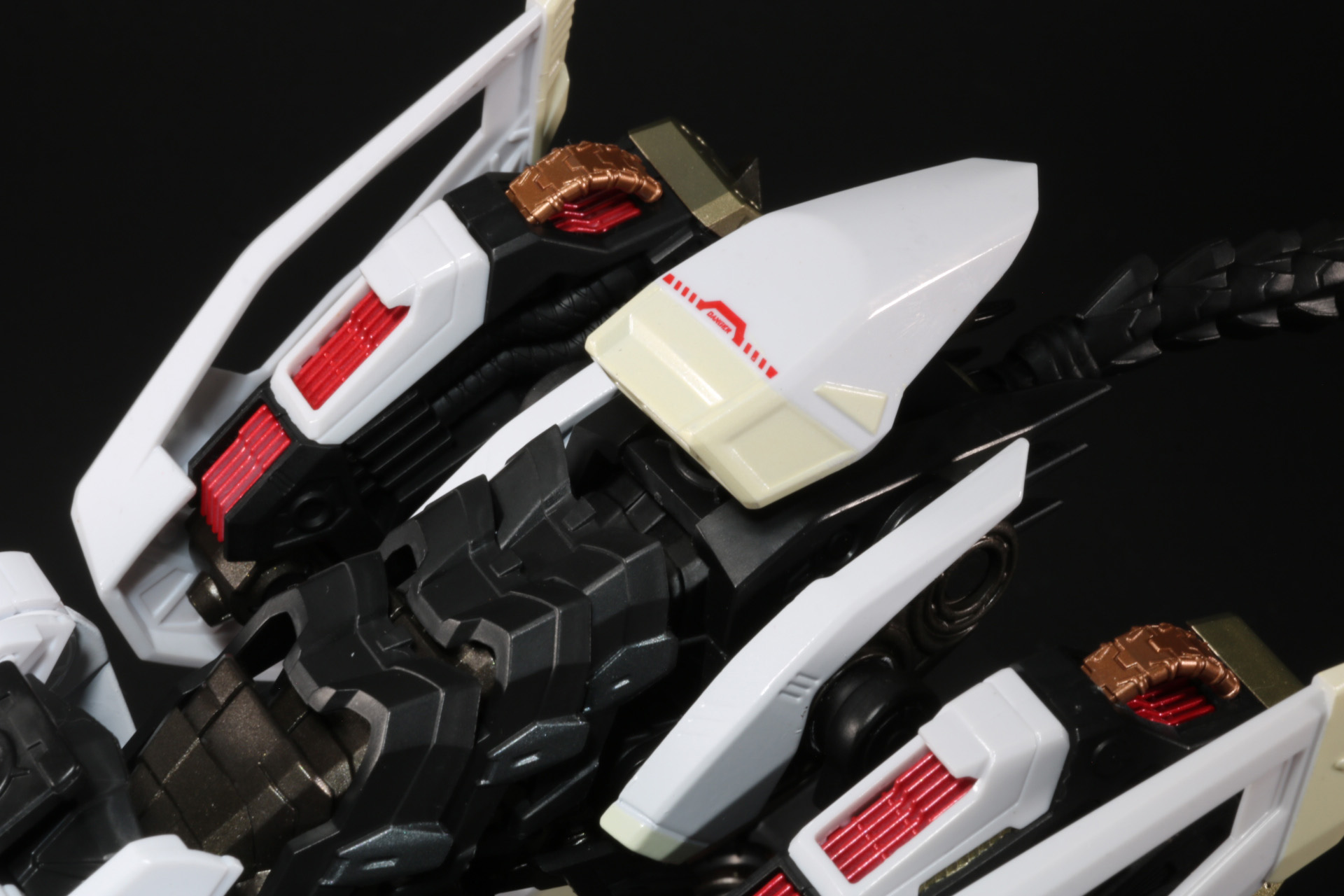 腰にはリアブースターを装着