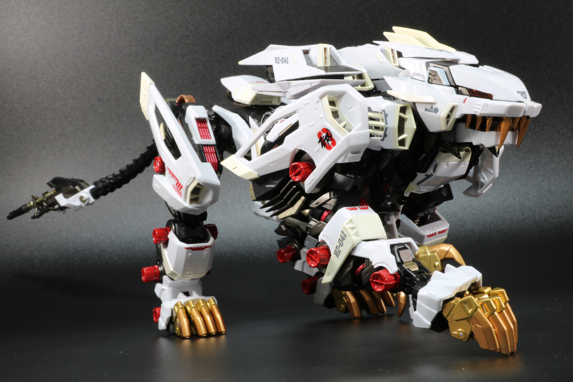 威風堂々と歩いていく姿も様になる