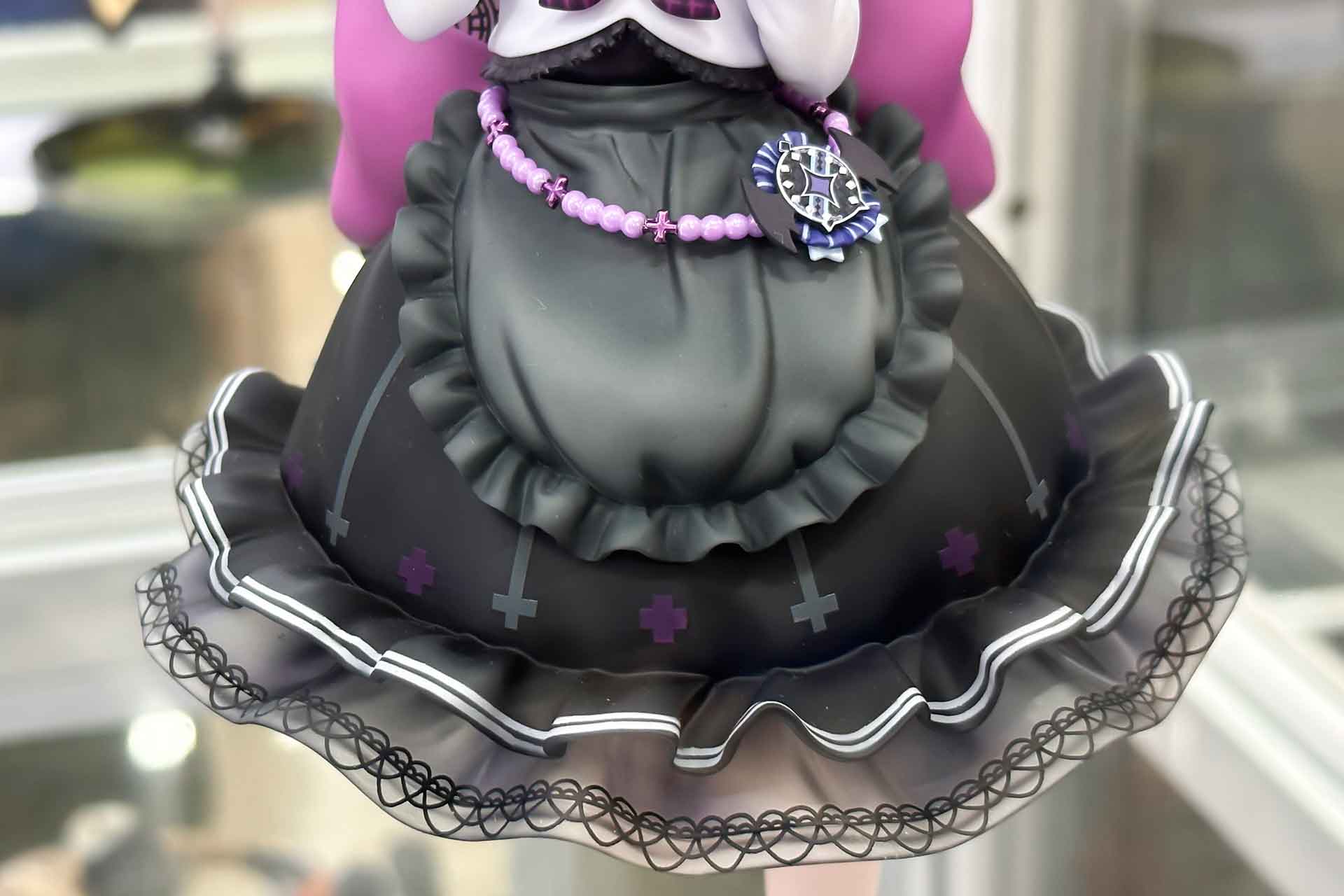 こちらは大きなスカート部分だ。衣装の端の部分は透けて見える作りになっている