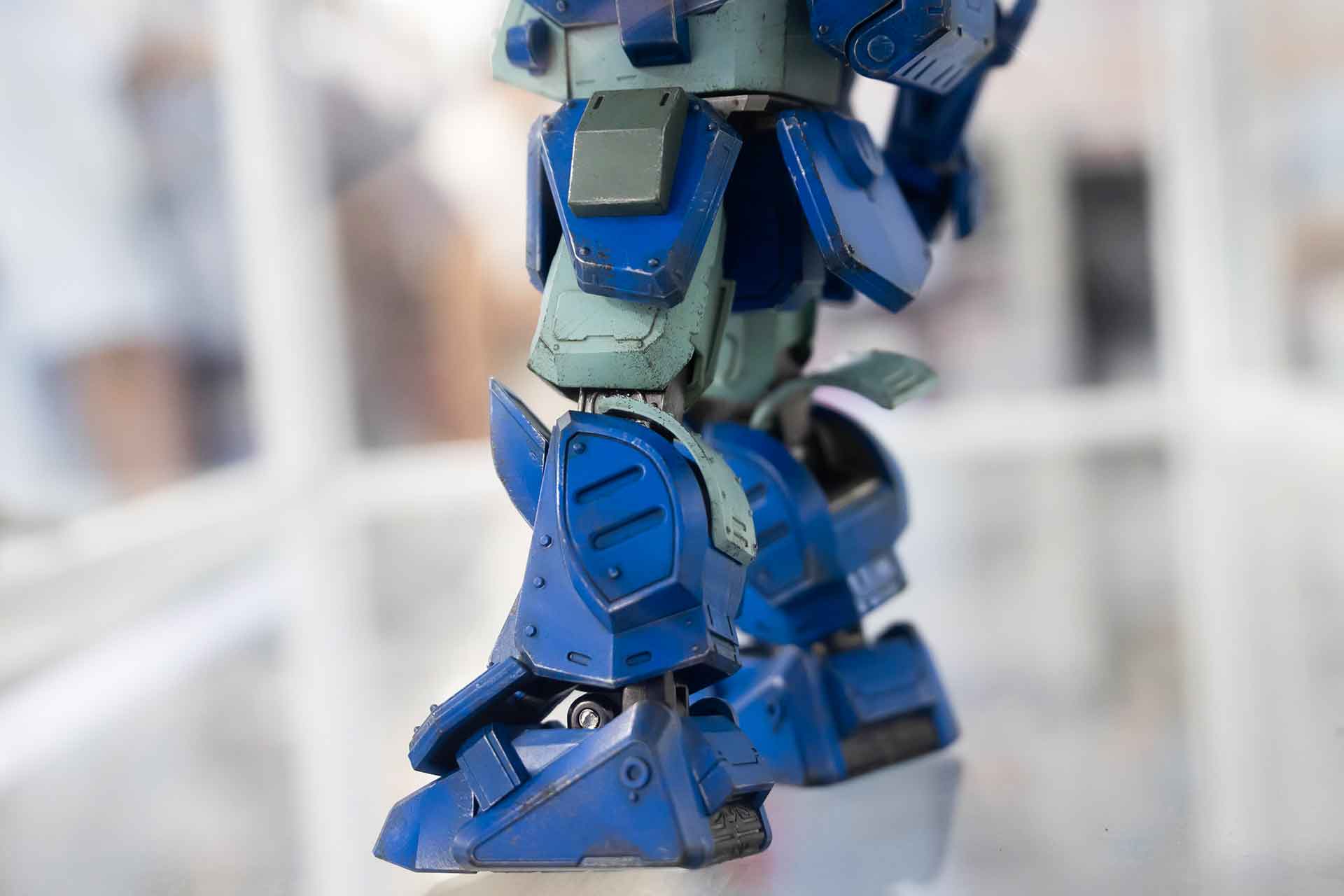 劇中同様、脚部には砂漠を走行するためのサンドトリッパーが取り付けられている