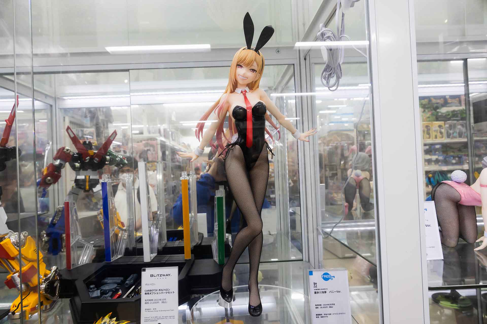 フィギュアの全高は約450mmだ