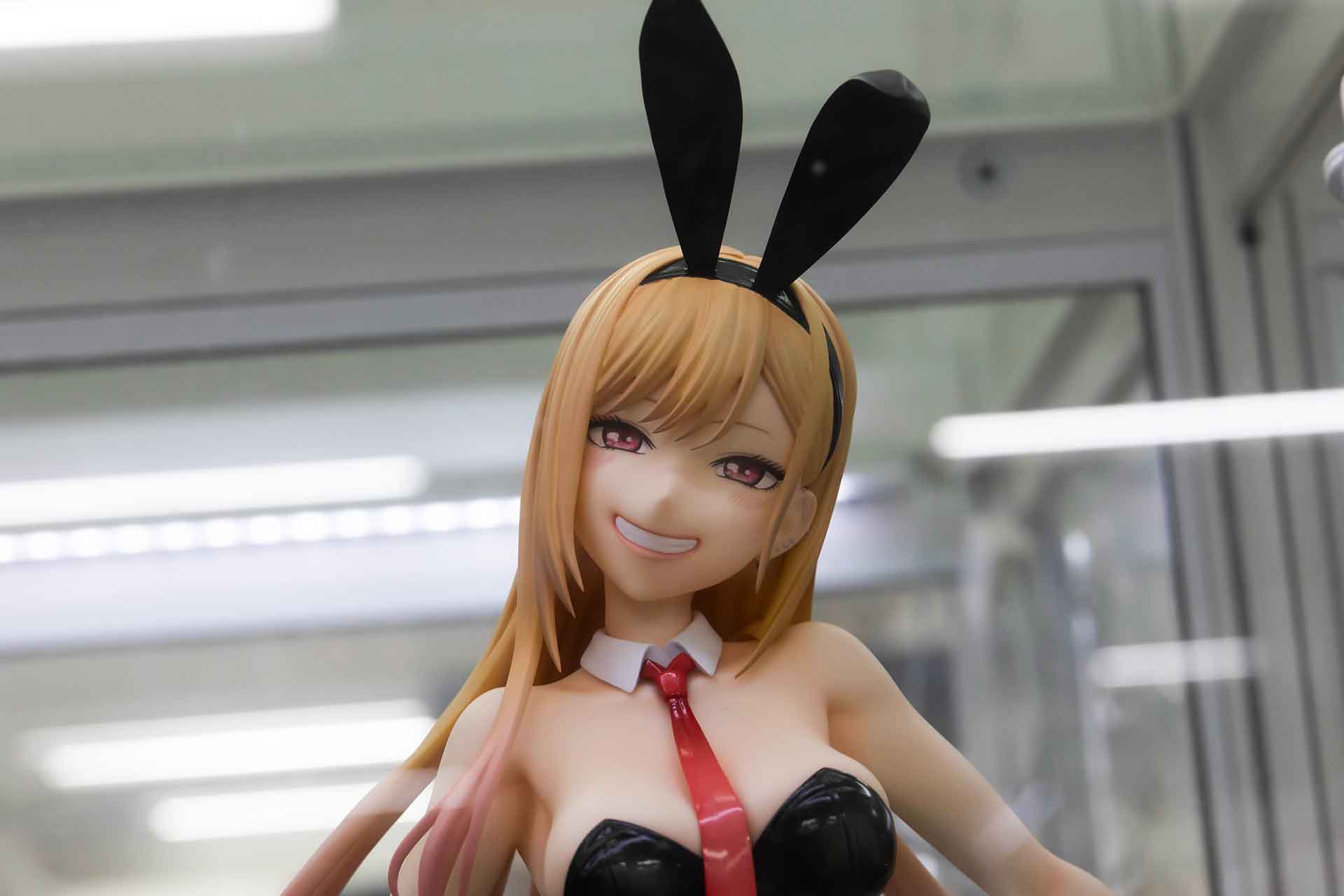 少しはにかんだような笑顔の喜多川海夢