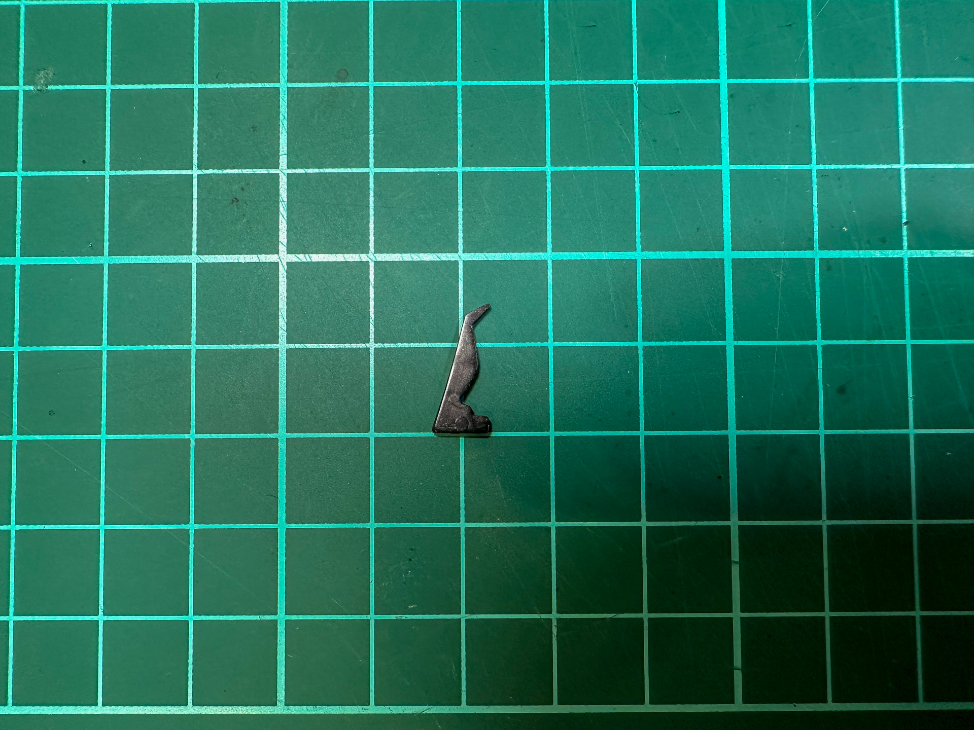 安全フラッグ除去が完了したパーツ。シャープにかっこよくなりました。