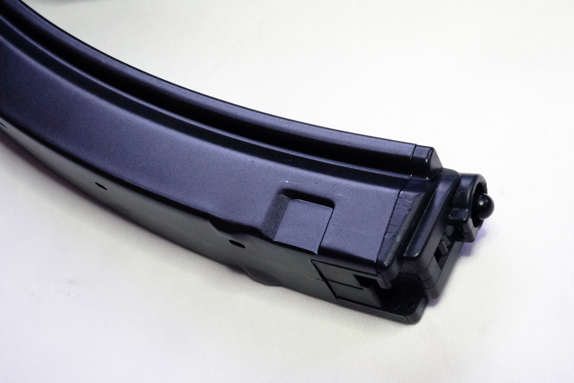 マガジンは次世代電動ガンMP5シリーズ専用で電動ガンスタンダードタイプと互換性はない