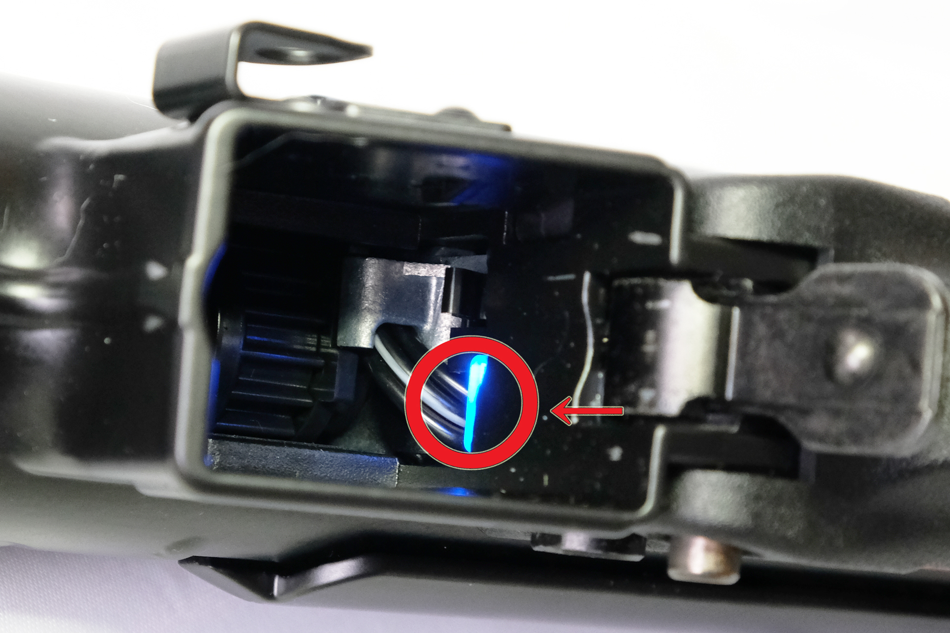 動作確認モードではインジケーターランプが青く光る