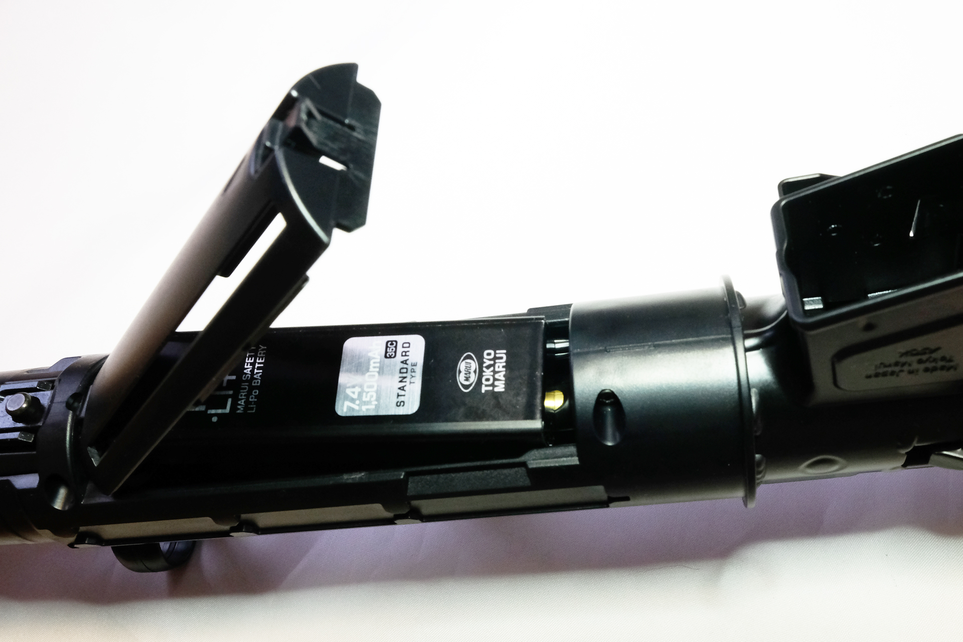 円筒状にピタリと収まる。