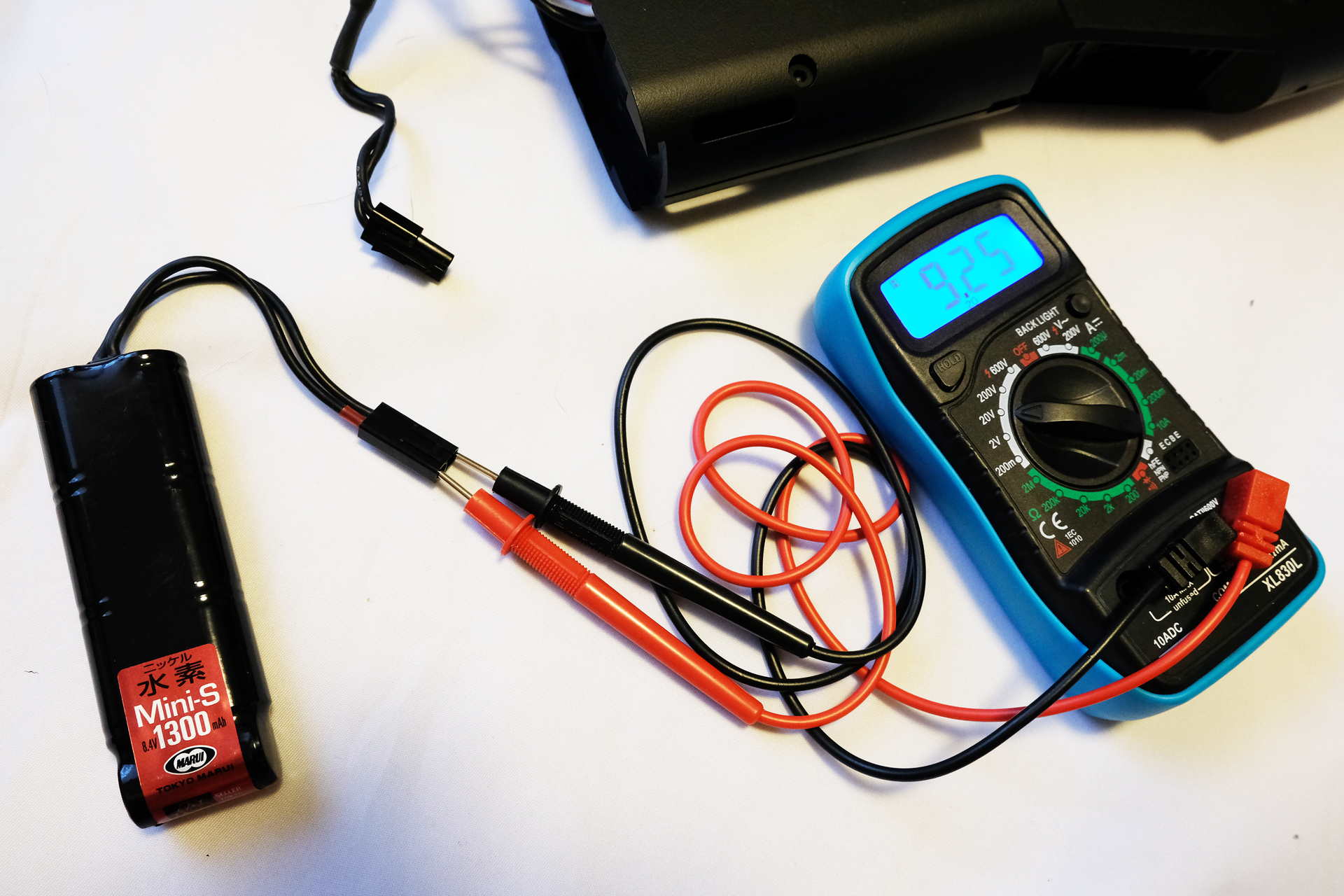 ニッケル水素バッテリーの電圧は9.25V