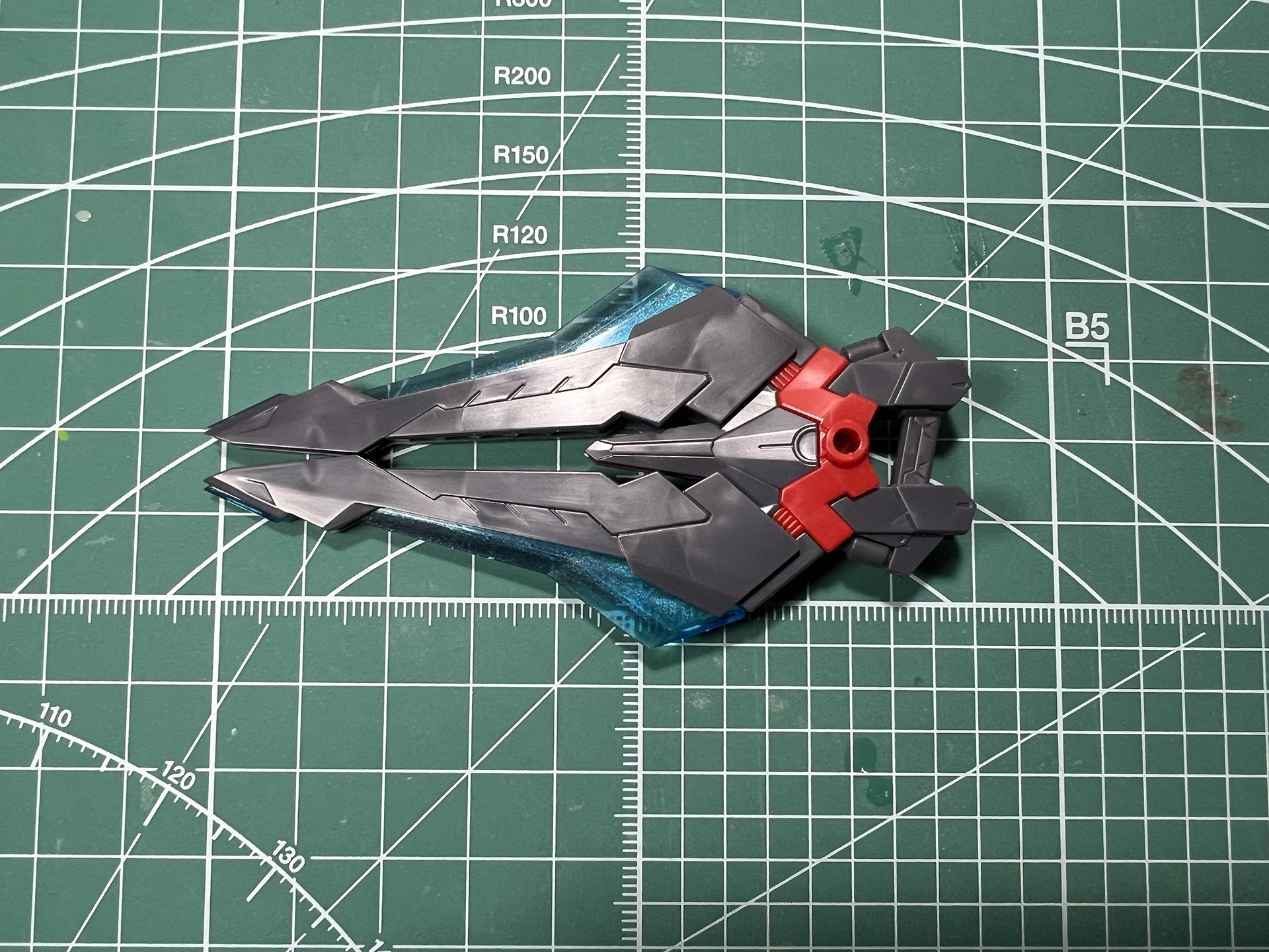 左右のパーツを広げることで「拡散射撃形態」となる