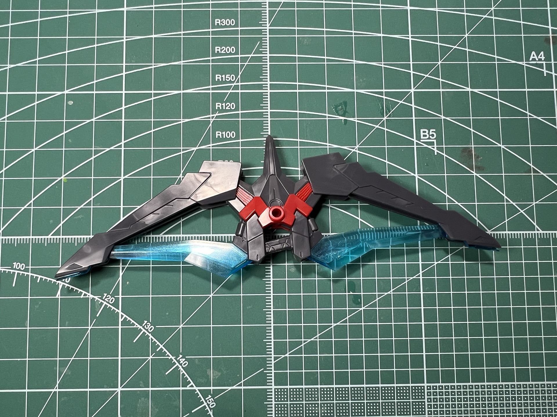 左右のパーツを広げることで「拡散射撃形態」となる