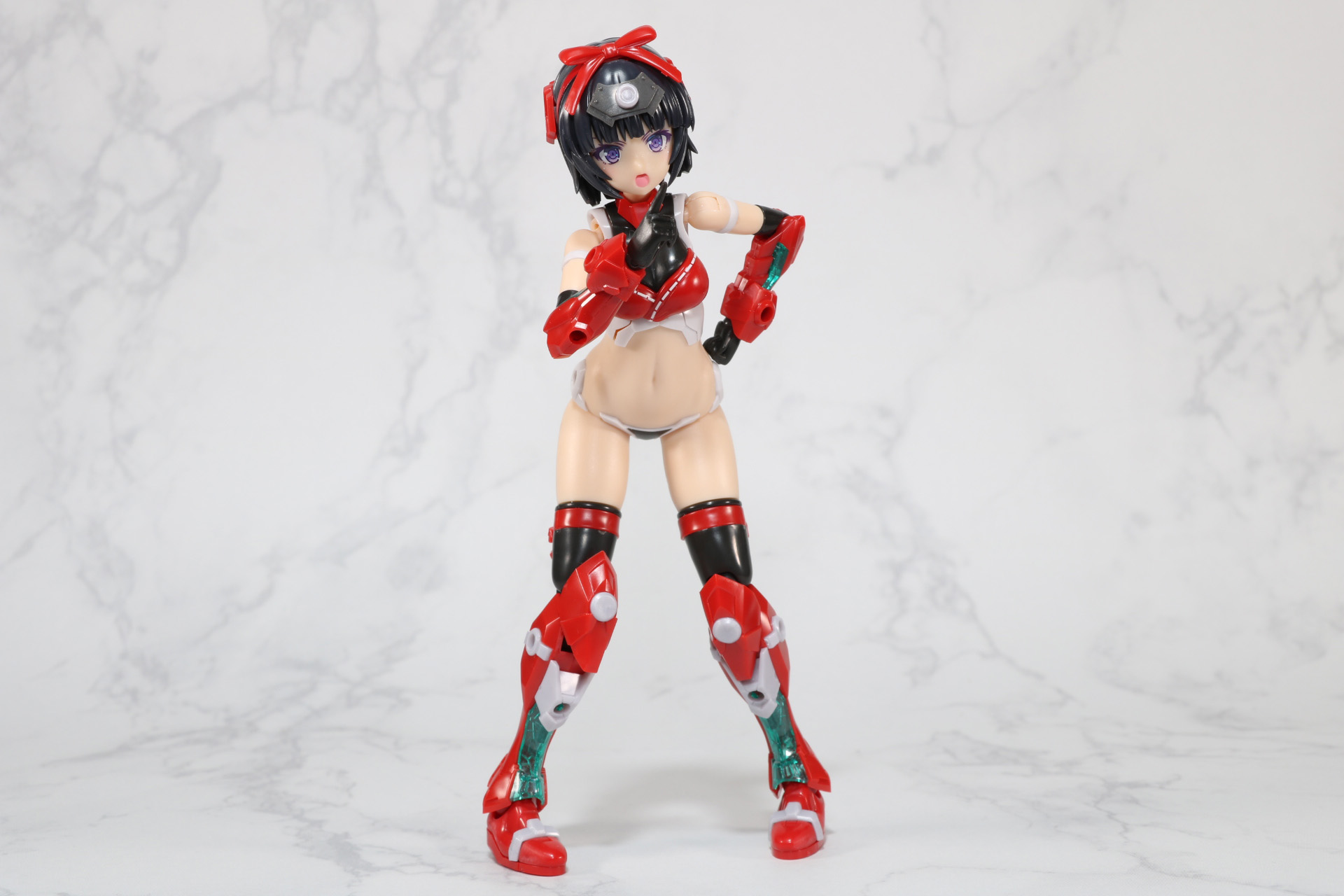 ポーズも台座なしの状態でもしっかりと立たせることができる